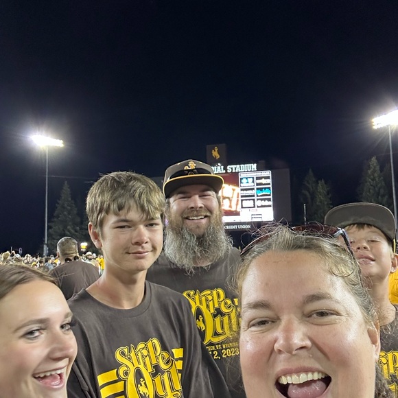 Meet your Posher, Amanda - Picture 2 of 2